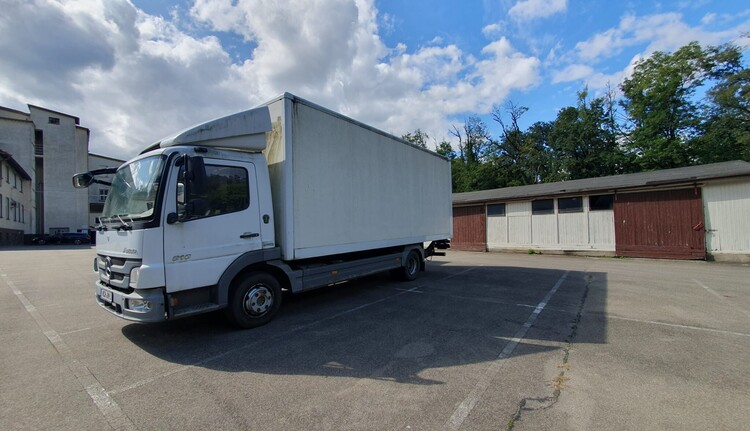 Unser zuverlässiger Fuhrpark, einsatzbereit für schnelle und termingerechte Lieferungen. Ihre Gewährleistung für pünktlichen Service und Flexibilität. Unser zuverlässiger Fuhrpark, einsatzbereit für schnelle und termingerechte Lieferungen. Ihre Gewährleistung für pünktlichen Service und Flexibilität.